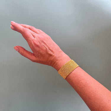 Brazalete Telar Dorado Medio Metálico Dorado